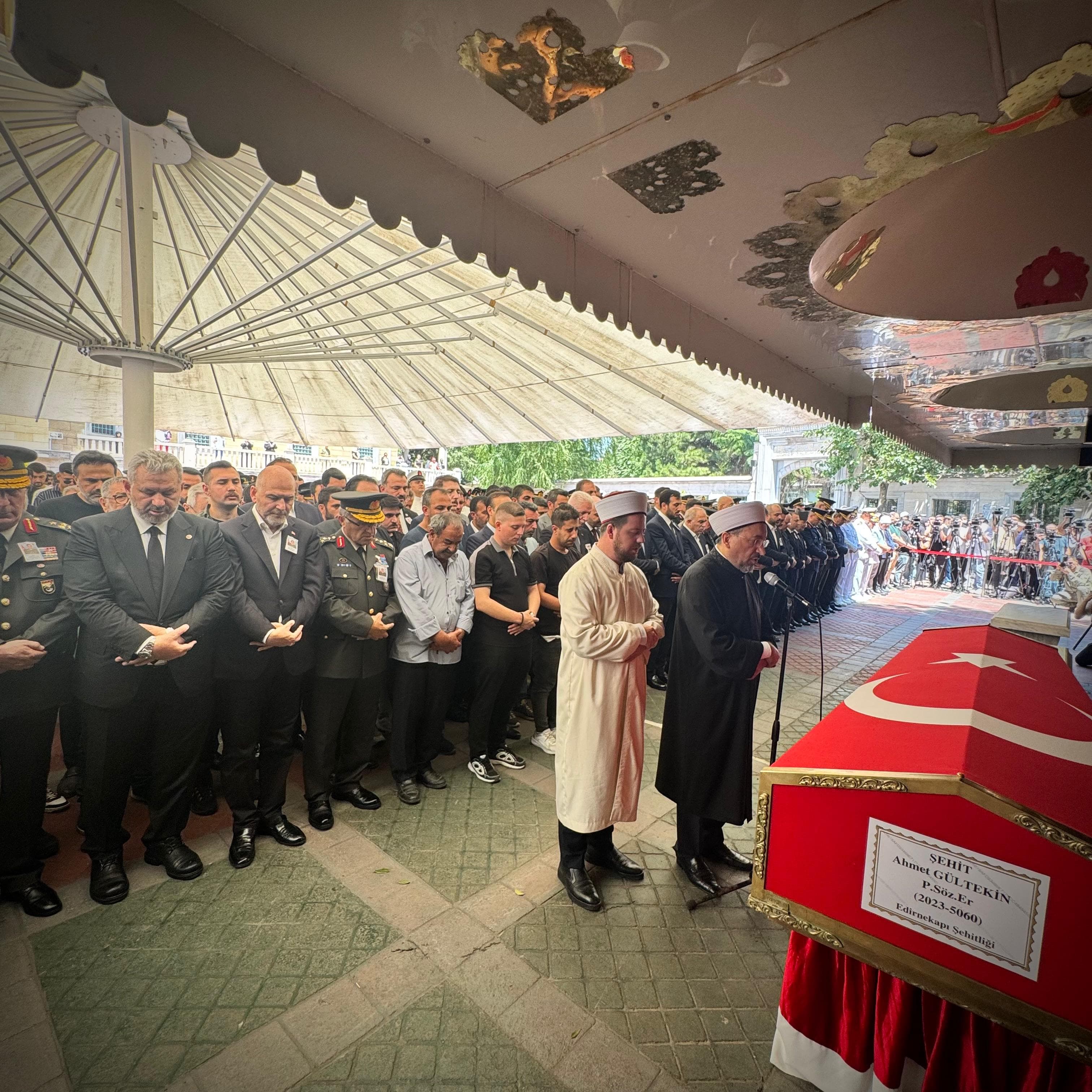 Pençe-Kilit Harekât Bölgesi’nde Şehit Olan Piyade Sözleşmeli Er Ahmet GÜLTEKİN Dualarla Son Yolculuğuna Uğurlandı