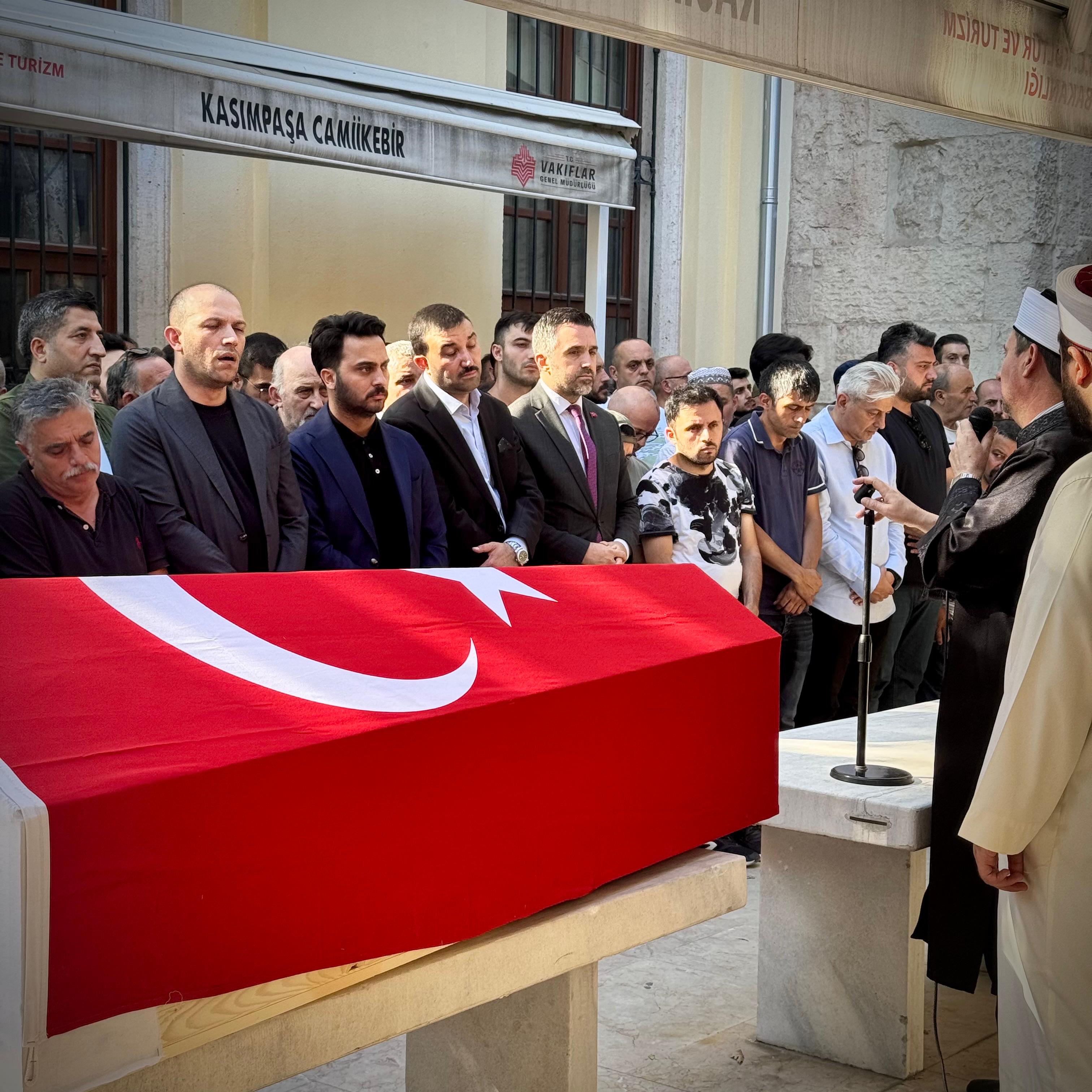 İl Müdürümüz Sn. Ömer TURAN ve Beyoğlu Kaymakamımız Sn. A. Atakan ATASOY ile 15 Temmuz Gazimiz Bünyamin KOZAN 'ın Cenaze Namazına Katıldı