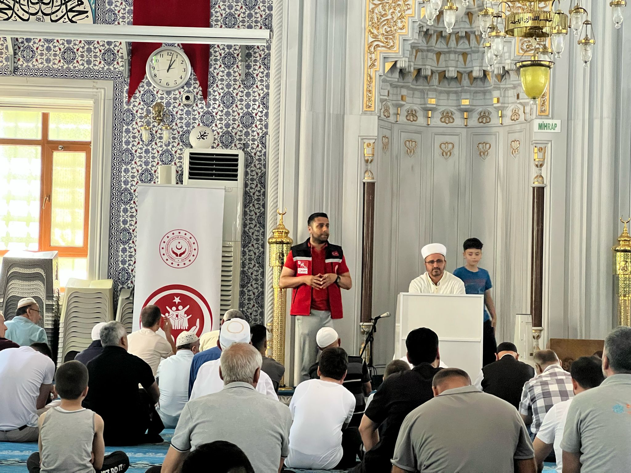 İlimiz Genelindeki Camilerde Cuma Namazı Öncesi Koruyucu ve Önleyici Hizmetler Kapsamında Farkındalık Eğitimleri Devam Etmektedir