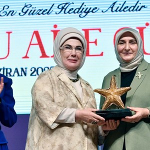 Emine Erdoğan Hanımefendi ve Bakanımız Mahinur Özdemir Göktaş, Koruyucu Aile Günü Programı'na katıldı - fotoğraf 2