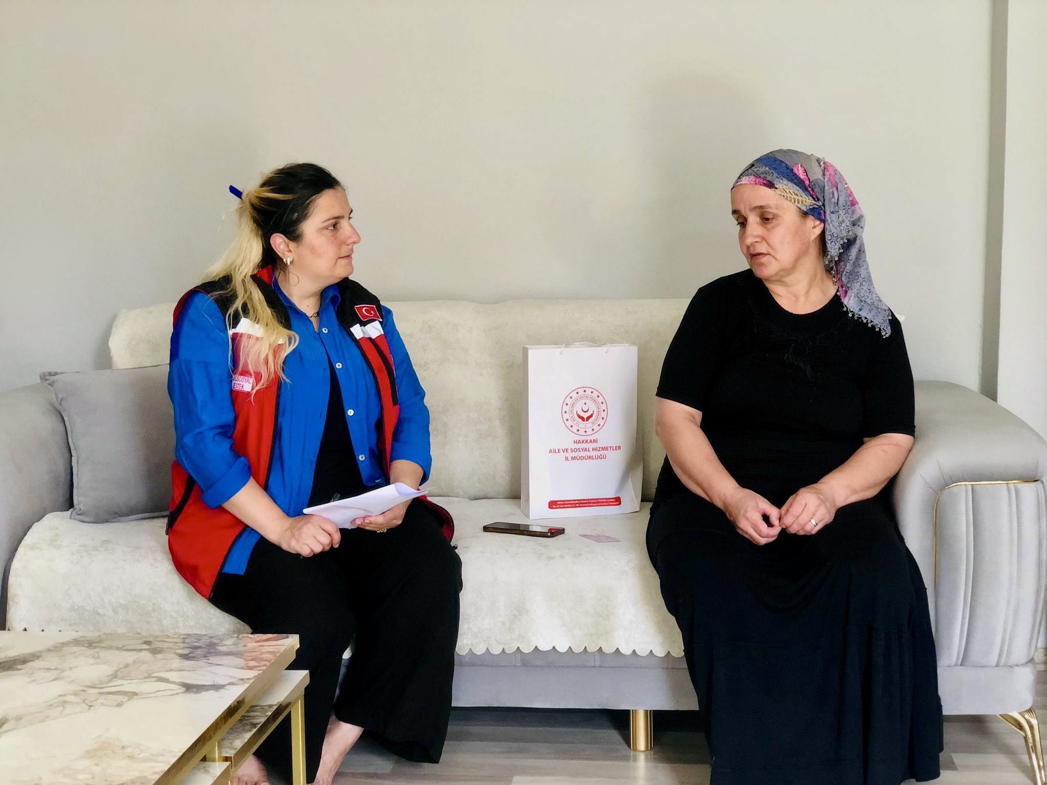 Hakkari İl Müdürlüğümüz, 15 Temmuz Darbe Girişiminin 9. Yıl Dönümünde Şehit ve Gazi Ailelerine Ziyaret