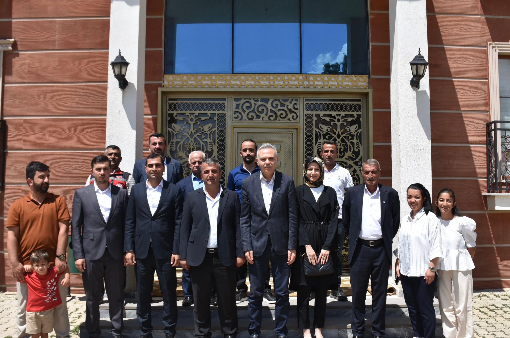 Yüksekova İlçemizde, 15 Temmuz Darbe Girişiminin 9. Yıl Dönümünde Şehit ve Gazi Ailelerine Ziyaret