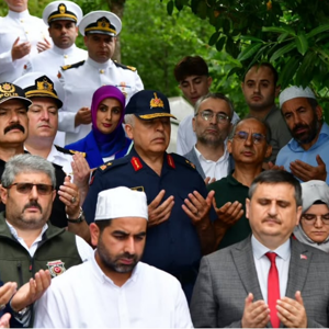 TBMM Önünde Şehit Edilen Sedat Kaplan’ın, Yomra Oymalı Mahallesi’nde Bulunan Kabrini Ziyaret - fotoğraf 3