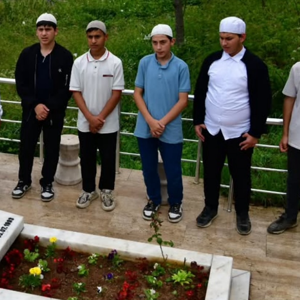 TBMM Önünde Şehit Edilen Sedat Kaplan’ın, Yomra Oymalı Mahallesi’nde Bulunan Kabrini Ziyaret - fotoğraf 5