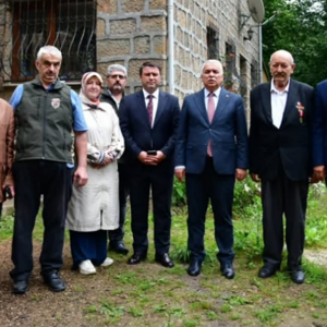 Başçavuş Ziya İlhan Dağdaş’ın Yomra Tepeköy Mahallesindeki Ailesini Ziyaret - fotoğraf 4
