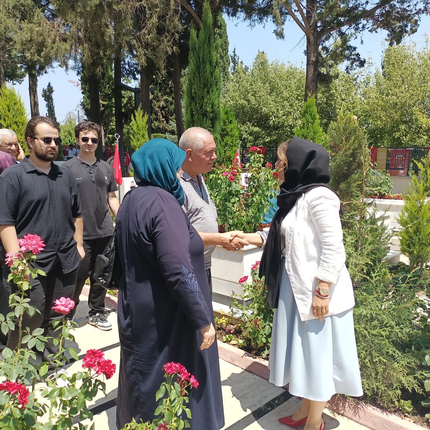  2025 #AileYılı kapsamında; 15 Temmuz Demokrasi ve Milli Birlik Günü vesilesiyle, Valimiz Sayın İsmail USTAOĞLU, İl Müdürümüz Sayın Emine BÖÇKÜN, Balıkesir Şehitliğinde düzenlenen anma programına katılım sağladı.