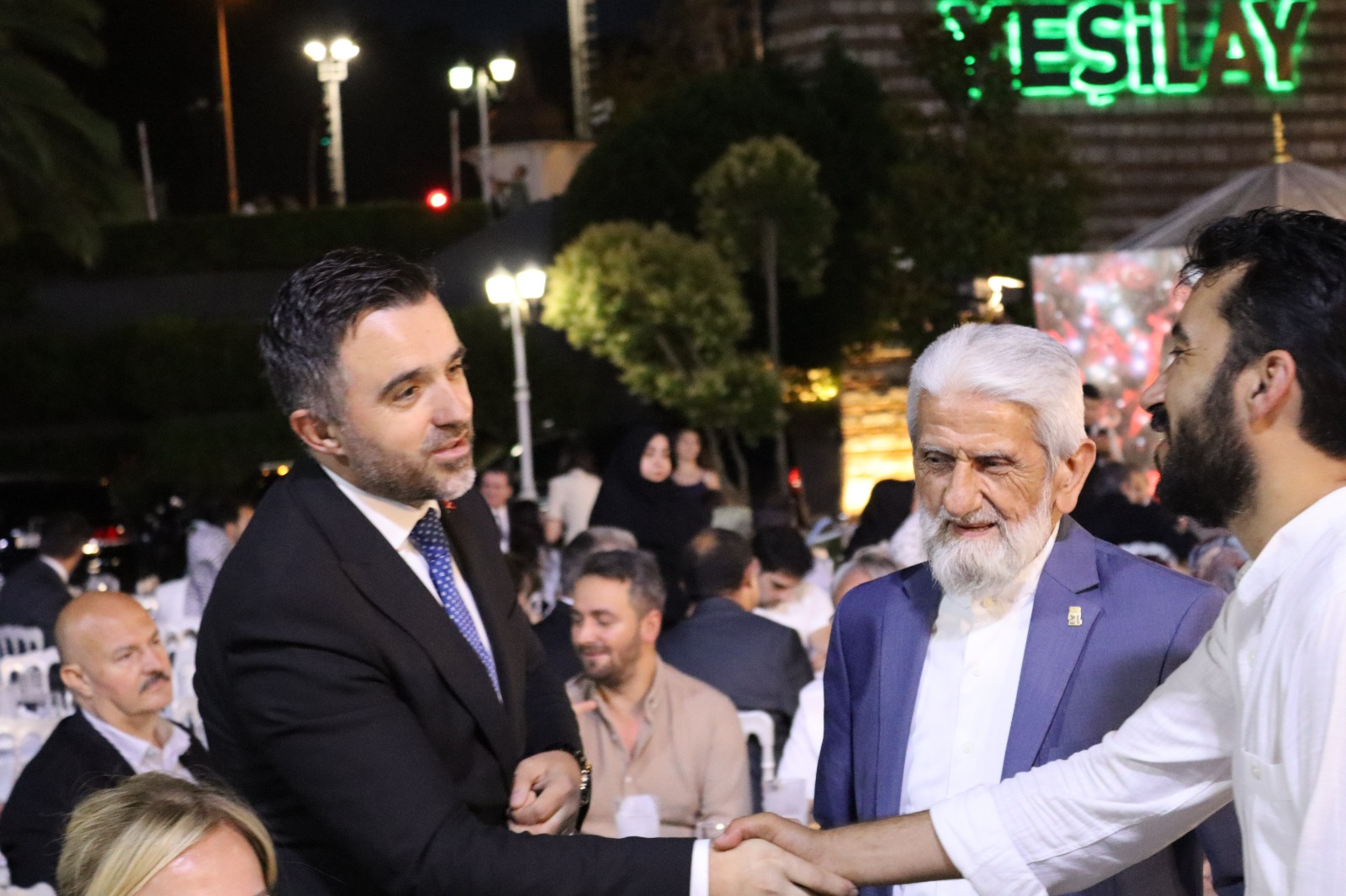 Valimiz Davut GÜL ve Eşi Gülden GÜL’ ün Ev Sahipliğinde, 15 Temmuz’un 9. Yıldönümünde Şehit Aileleri ve Gazilerimizin Onuruna Akşam Yemeği Düzenlendi