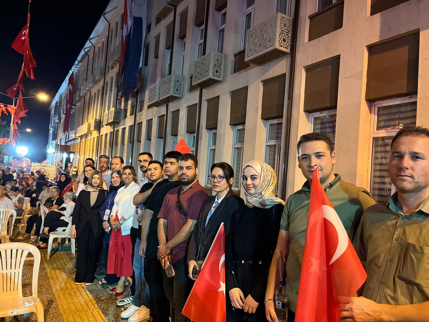 2025 #AileYılı kapsamında;15 Temmuz Demokrasi ve Millî Birlik Günü vesilesiyle, Valiliğimiz himayesinde düzenlenen anma programına, İl Müdürümüz Sayın Emine BÖÇKÜN ve Balıkesir Aile ve Sosyal Hizmetler İl Müdürlüğü ailesi olarak katılım sağladık.