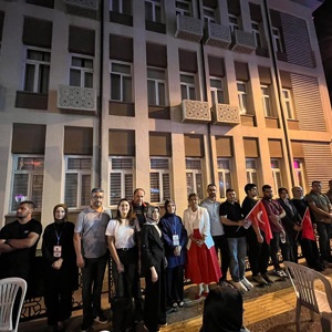 2025 #AileYılı kapsamında;15 Temmuz Demokrasi ve Millî Birlik Günü vesilesiyle, Valiliğimiz himayesinde düzenlenen anma programına, İl Müdürümüz Sayın Emine BÖÇKÜN ve Balıkesir Aile ve Sosyal Hizmetler İl Müdürlüğü ailesi olarak katılım sağladık. - fotoğraf 5