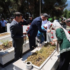 15 Temmuz Önemiyle Valimiz Mustafa Yavuz Şehidimizin Mezarlığını Ziyaret Etti - fotoğraf 2