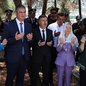 15 Temmuz Önemiyle Valimiz Mustafa Yavuz Şehidimizin Mezarlığını Ziyaret Etti - fotoğraf 1