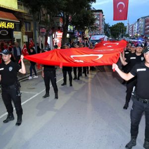 15 Temmuz Demokrasi ve Milli Birlik Günü Anma Programı, Köprübaşı Mevkiinden Cumhuriyet Meydanı’na Gerçekleştirilen Yürüyüşle Başladı - fotoğraf 2