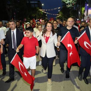 15 Temmuz Demokrasi ve Milli Birlik Günü Anma Programı, Köprübaşı Mevkiinden Cumhuriyet Meydanı’na Gerçekleştirilen Yürüyüşle Başladı - fotoğraf 1