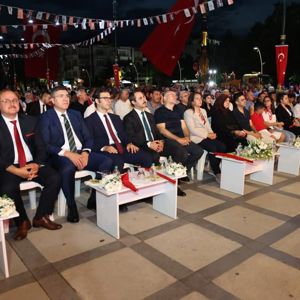 15 Temmuz Demokrasi ve Millî Birlik Günü Dolayısıyla Düzenlenen Anma Programına Katılarak Meydanlarda Yerimizi Aldık - fotoğraf 2