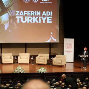 Bakanımız Göktaş, "Zaferin Adı Türkiye Büyük Ailem Türkiyem: 15 Temmuz Paneli ve Sergisi"nin açılışına katıldı - fotoğraf 1