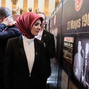 Bakanımız Göktaş, "Zaferin Adı Türkiye Büyük Ailem Türkiyem: 15 Temmuz Paneli ve Sergisi"nin açılışına katıldı - fotoğraf 4