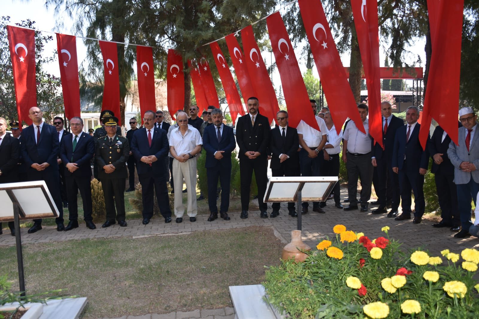 İl Müdürümüz Abdullah Kömürcüoğlu , 15 Temmuz Demokrasi ve Milli Birlik Günü Kapsamında Tellidede ve Kemer Şehitliği’nde Düzenlenen Çelenk Sunma Töreni’ne Katıldı.