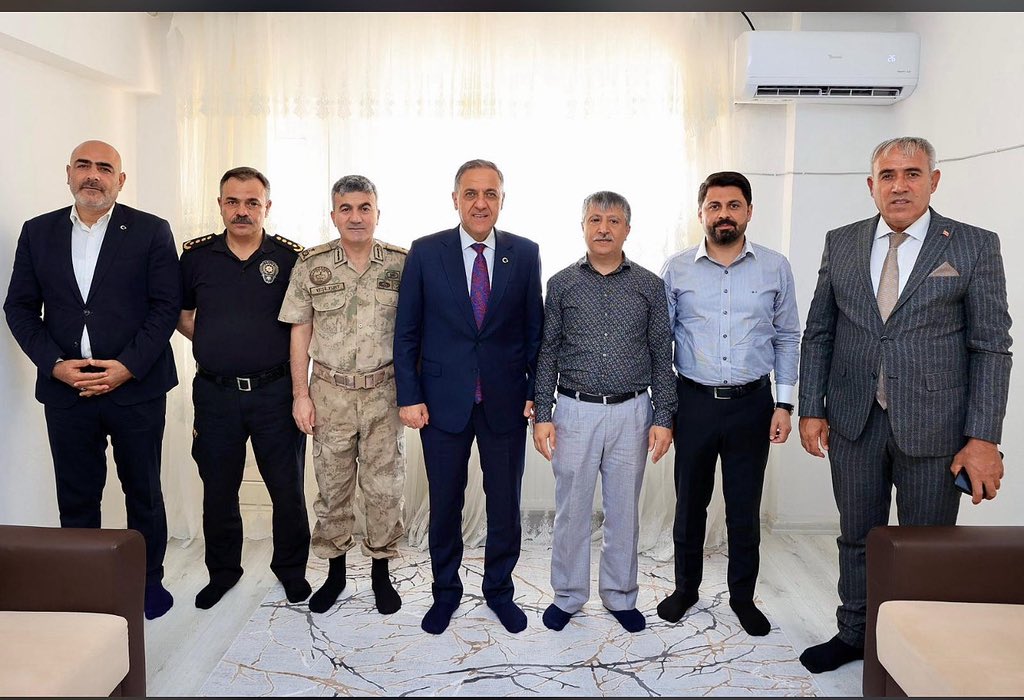 İl Müdürümüz Abdulbari AKSOY Sayın Valimiz Dr. Ahmet Hamdi USTA ve İl Protokolü ile 15 Temmuz gazisi  Emir Emre IŞIK ve ailesini ziyaret etmiştir. 