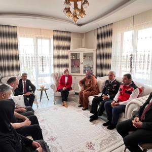 Sivil Gazi Veyis EROĞLU ve ailesi ziyaret edildi - fotoğraf 1