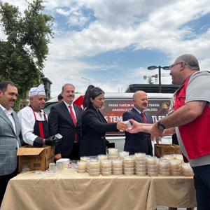 15 Temmuz Şehitlerimizin Ruhuna İthafen Helva İkramında Bulunduk - fotoğraf 2