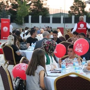Diyarbakır Valiliğimiz tarafından 15 Temmuz Demokrasi ve Milli Birlik Günü dolayısıyla yemek organizasyonu düzenlendi. - fotoğraf 7