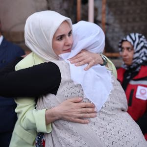 Bakanımız Sayın Mahinur Özdemir Göktaş’tan Şehit Ailesine Taziye Ziyareti - fotoğraf 1