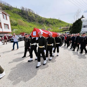 ACM Huzurevi yaşlımız Kıbrıs Gazisi Ast. Dursun Ali ŞENER yapılan askeri Tören ile son yolculuğuna uğurlandı. - fotoğraf 5