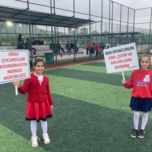 23 Nisan Ulusal Egemenlik ve Çocuk Bayramı kapsamında dostluk futbol müsabakası düzenlendi. - fotoğraf 8