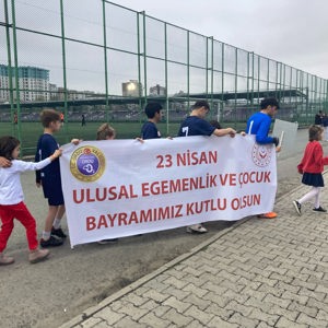 23 Nisan Ulusal Egemenlik ve Çocuk Bayramı kapsamında dostluk futbol müsabakası düzenlendi. - fotoğraf 1