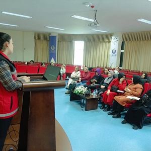 Şiddet Önleme ve İzleme Merkezi Müdürlüğünün işbirliği ile “Anne Üniversitesi” eğitim programı kapsamında Kadına yönelik şiddetle Mücadele eğitimi verildi. - fotoğraf 1