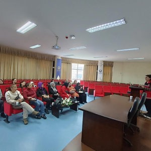 Şiddet Önleme ve İzleme Merkezi Müdürlüğünün işbirliği ile “Anne Üniversitesi” eğitim programı kapsamında Kadına yönelik şiddetle Mücadele eğitimi verildi. - fotoğraf 2