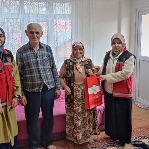 Anneler Günü vesilesiyle Kabataş ve Fatsa ilçelerimizde Aziz şehitlerimizin emanetleri olan kıymetli anneleri personellerimizle ziyaret ederek, onların hayır dualarını aldık ve mübarek ellerini öptük. - fotoğraf 7