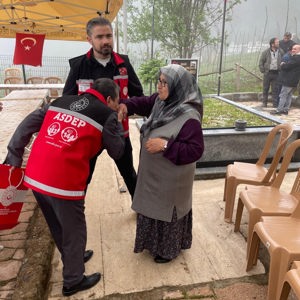 Anneler Günü vesilesiyle Kabataş ve Fatsa ilçelerimizde Aziz şehitlerimizin emanetleri olan kıymetli anneleri personellerimizle ziyaret ederek, onların hayır dualarını aldık ve mübarek ellerini öptük. - fotoğraf 3