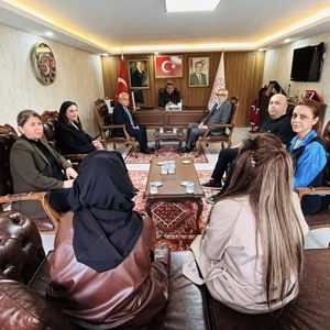 Ordu AK Parti İl Başkan Yardımcısı ve Sosyal Politikalar Başkanı Tayfun Yıldız, Engelli Koordinasyon Merkezi Başkanı Mehmet Aktaş ve beraberindeki heyet, Engelliler Haftası dolayısıyla Aile ve Sosyal Hizmetler İl Müdürü Harun Tan’ı makamında ziyaret etti. - fotoğraf 1