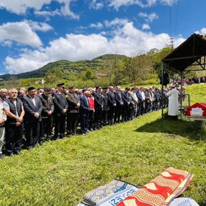 Kıbrıs Gazisi Temel Başbuğ, memleketi Aybastı ilçesi Küçükyaka Mahallesi’nde düzenlenen askeri törenle son yolculuğuna uğurlandı. - fotoğraf 6