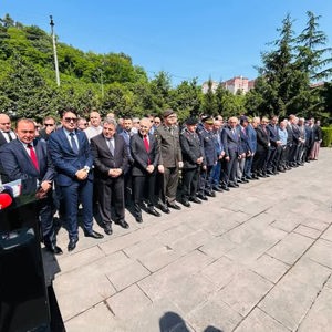 İl Müdürümüz Harun Tan, Ordu Şehitliğinde Bayram Ziyaretine Katıldı - fotoğraf 3