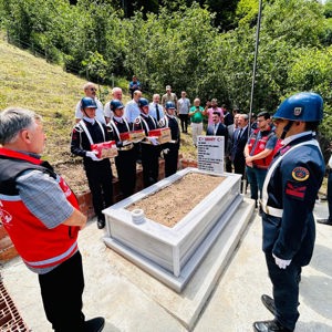  Akkuş ilçemizin Kurtboğaz Mahallesinde inşa edilen anıt mezarın açılışına ve şehidimizi anma programına katıldık. - fotoğraf 1
