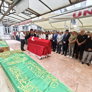 Ünye ilçemizde, Kıbrıs Gazisi Emekli Kara Havacı Astsubay Kıdemli Başçavuş Şahin DEMİRCİ, düzenlenen askeri törenle son yolculuğuna uğurlandı. - fotoğraf 1