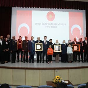 Vatan Kahramanlarına Devlet Övünç Madalyası - fotoğraf 1