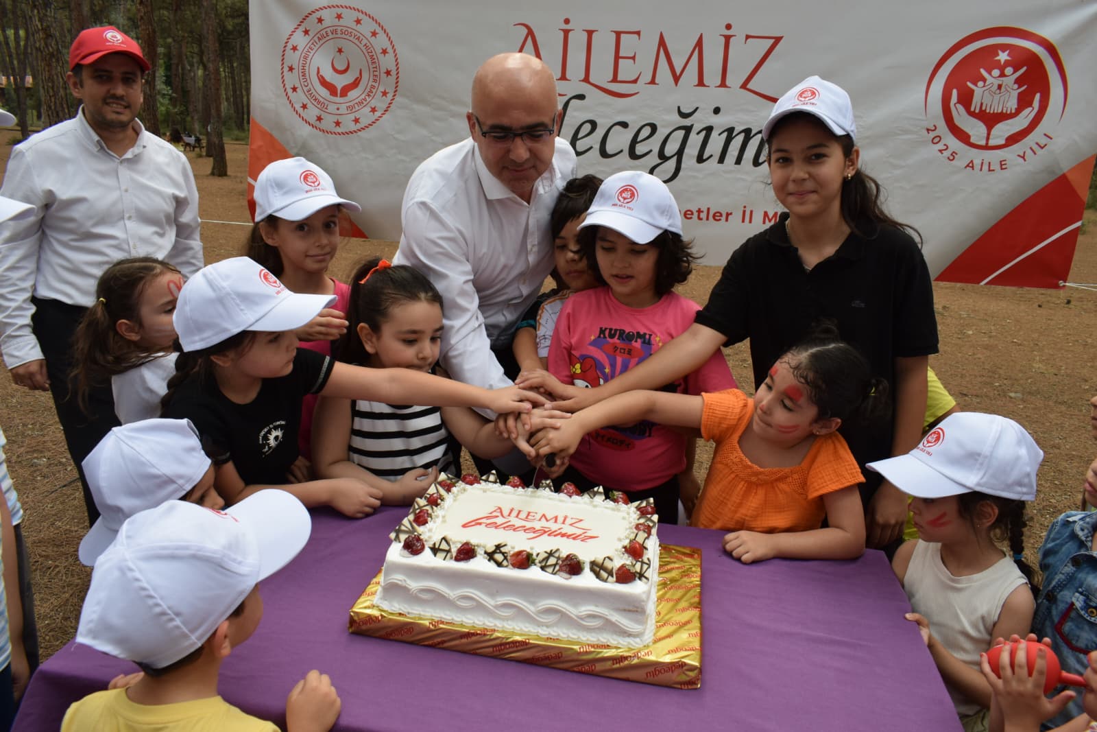 Pamukkale SHM Tarafından “Rengârenk Çocuk Şenliği” Düzenlendi