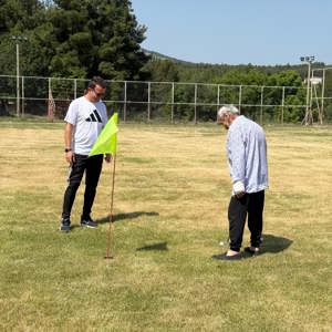 Çal Huzurevi Sakinlerinden Gençlerle Golf Etkinliğinde Anlamlı Buluşma - fotoğraf 5