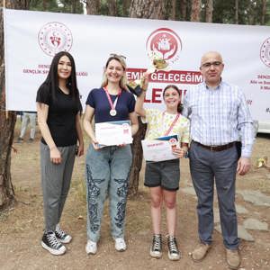 “Ailemiz Geleceğimiz” Temalı Oryantiring Etkinliği Çamlık Mesireliğinde Gerçekleştirildi - fotoğraf 6