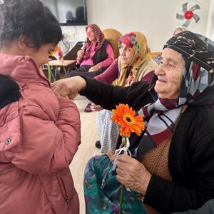 Yaşlılara Saygı Haftası Kapsamında Huzurevi Ziyaretiyle Kuşaklar Arası Anlamlı Buluşma Gerçekleştirildi - fotoğraf 2