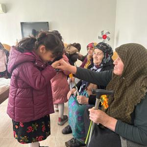 Yaşlılara Saygı Haftası Kapsamında Huzurevi Ziyaretiyle Kuşaklar Arası Anlamlı Buluşma Gerçekleştirildi - fotoğraf 4