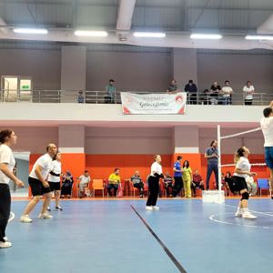 2025 Aile Yılı dolayısıyla, İl Müdürlüğümüzce düzenlenen 1. Sosyal Hizmetler Spor Oyunları voleybol turnuvası, final müsabakalarıyla sona erdi. - fotoğraf 3