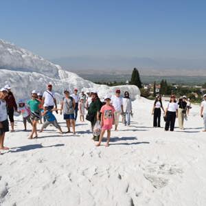 “Pamuk Gibi Bir Gün” Etkinliğiyle Aileler ve Çocuklar Pamukkale’de Buluştu - fotoğraf 2