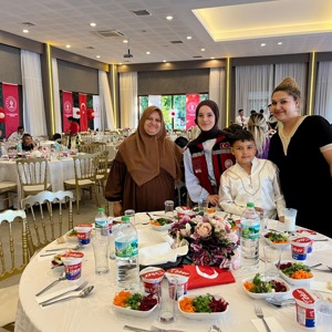 Sünnet Töreninde Aile Yılı Pankartı Açıldı. - fotoğraf 3
