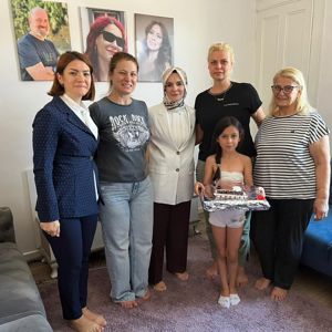 Bakanımız Mahinur ÖZDEMİR GÖKTAŞ  İzmir' de Şehit Ailelerini Ziyaret Etti - fotoğraf 4