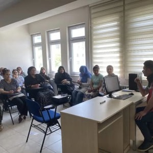 Erfelek Halk Eğitimi Merkezi’nde Kadına Yönelik Şiddet ve Erken Yaşta Evliliklerle Mücadele Semineri Düzenlendi - fotoğraf 2