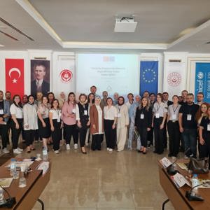 "Türkiye’de Koruyucu Aile Sisteminin Güçlendirilmesi Projesi” Kapsamında İlimizde Paydaş Toplantısı Düzenlendi - fotoğraf 6